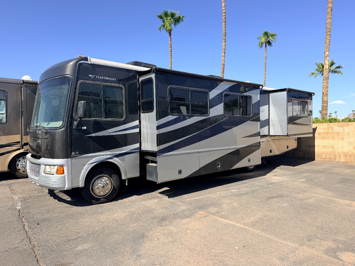 2006 Fleetwood Flair 35 — photo 1