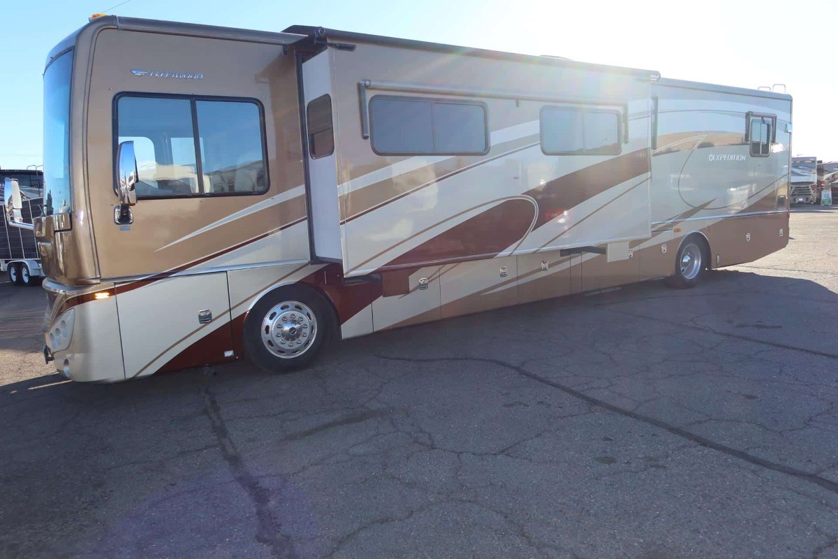2014 Fleetwood EXPEDITION 40X